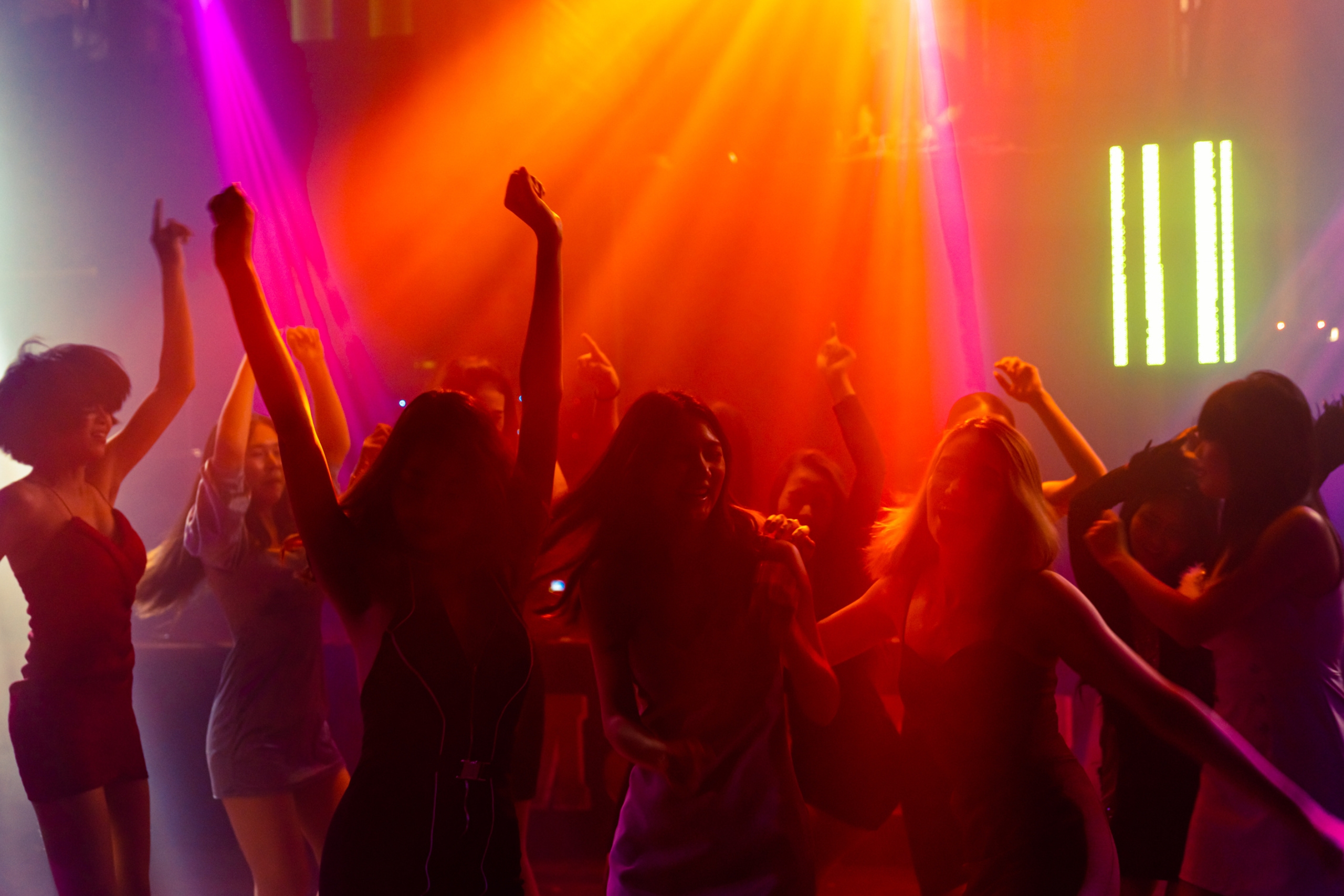 London After Dark: Navigating Nightlife with Confidence and Professional Companionship